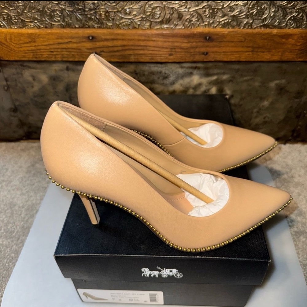 NIB COACH Waverly Bead-Trim Leather Pump in Beechwood in size 7B - Picture 10 of 12